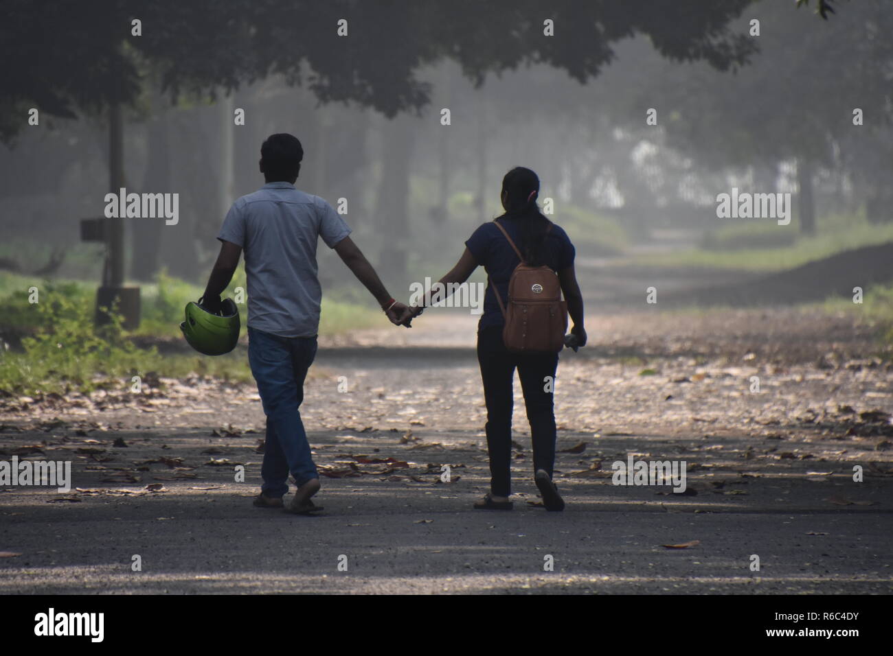 Young couple walking together at the AJC Bose Indian Botanic Garden, Howrah, Kolkata, India Stock Photo