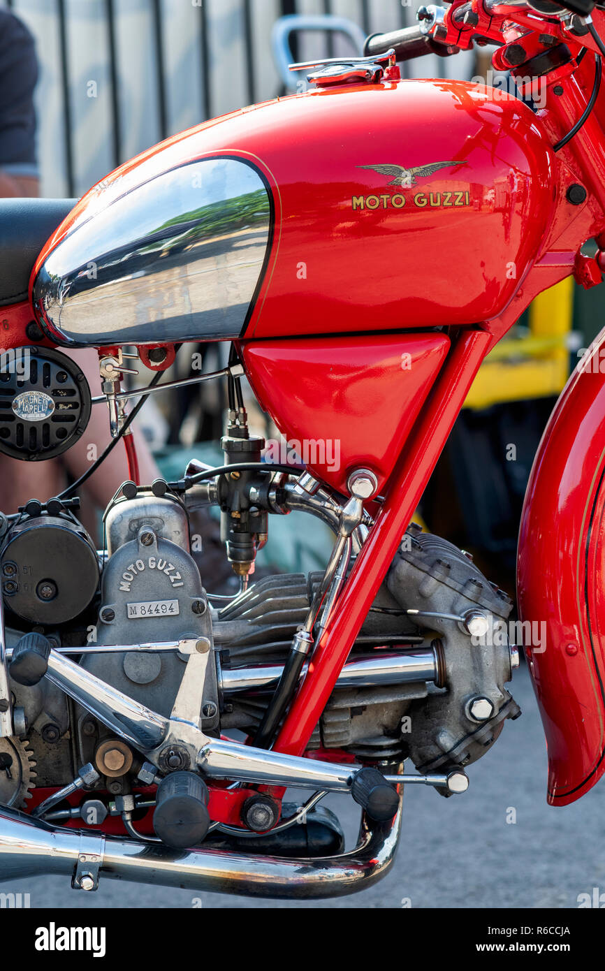 Moto guzzi motorbike immagini e fotografie stock ad alta risoluzione - Alamy