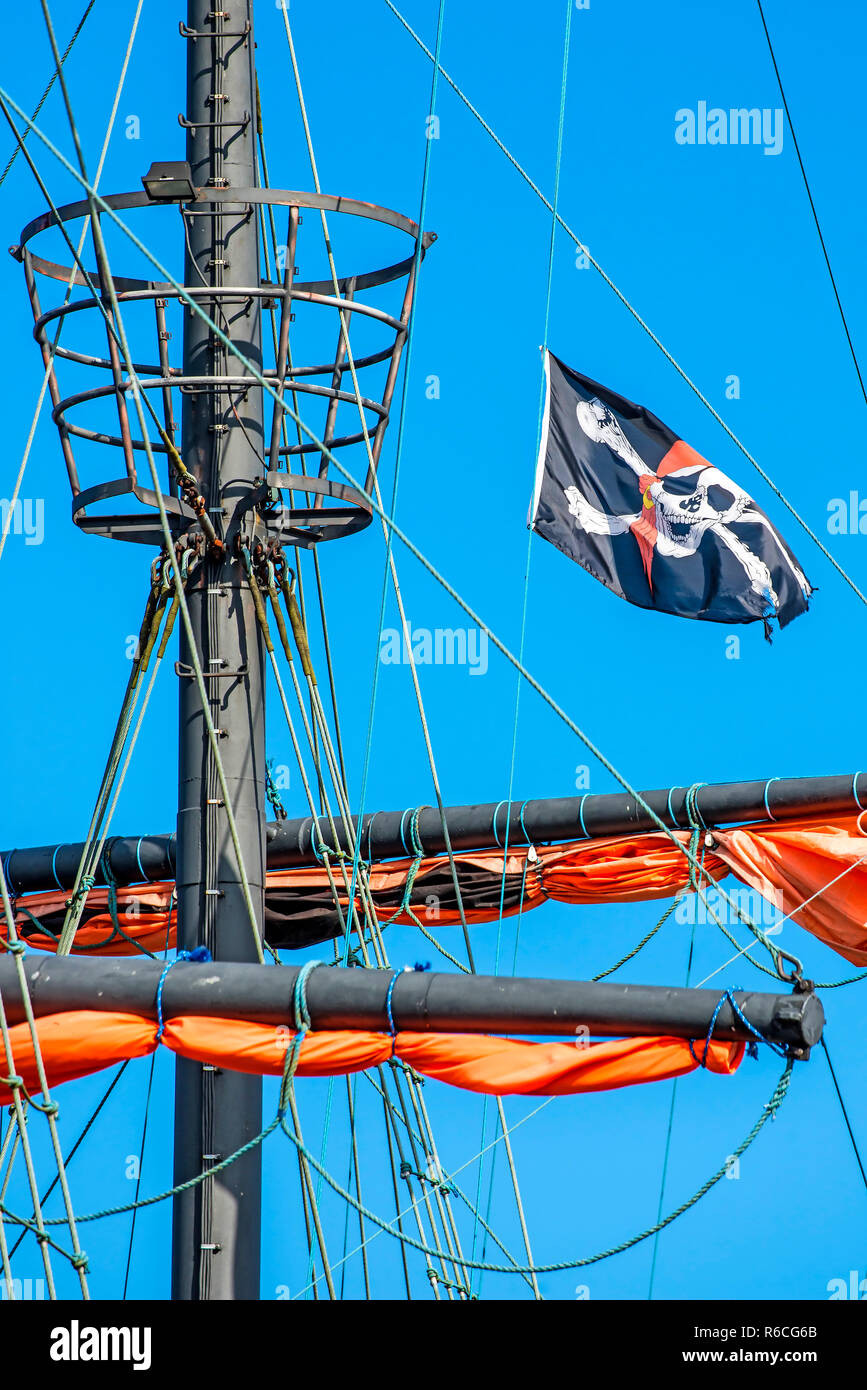 Pirate Ship Flag High Resolution Stock Photography and Images Alamy