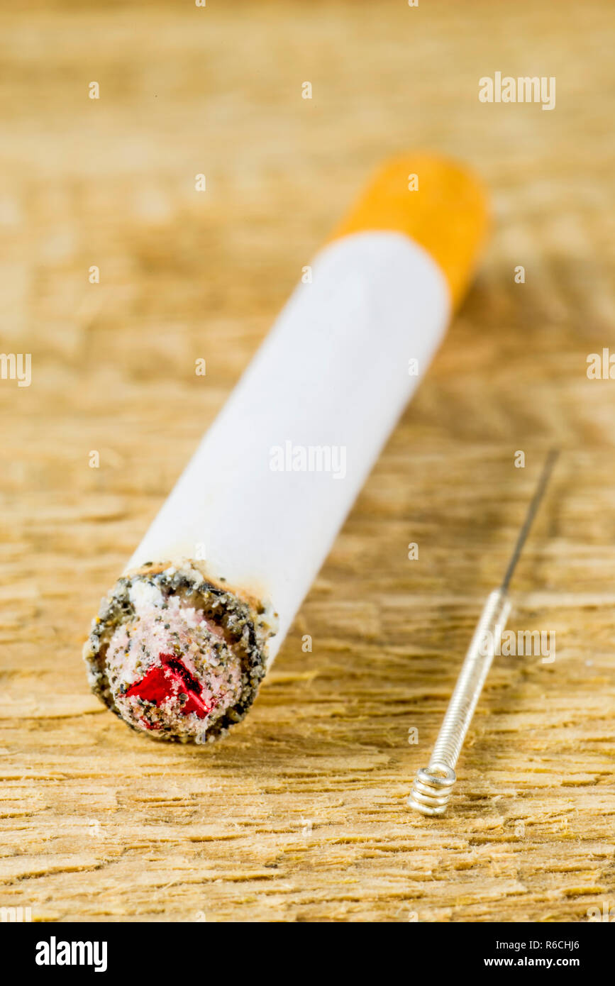 Acupuncture To Stop Smoking Stock Photo Alamy