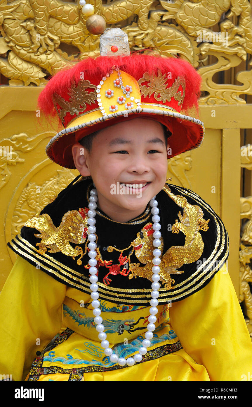 Chinese boy wearing traditional costume hi res stock photography and images Alamy