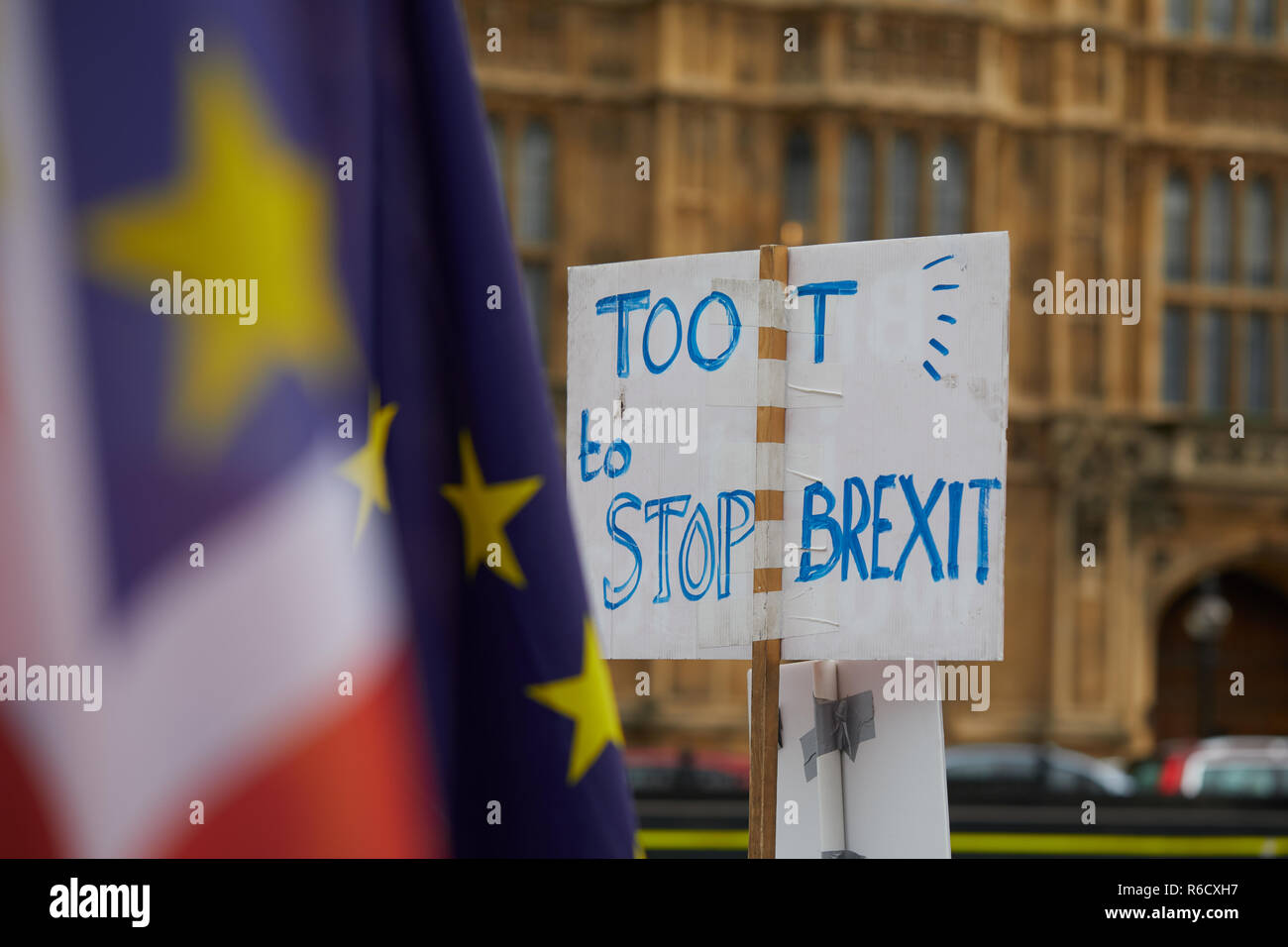 London, UK. 4th Dec, 2018. A remain supporting placard outside Parliament for passing traffic to read. Credit: Kevin J. Frost/Alamy Live News Stock Photo