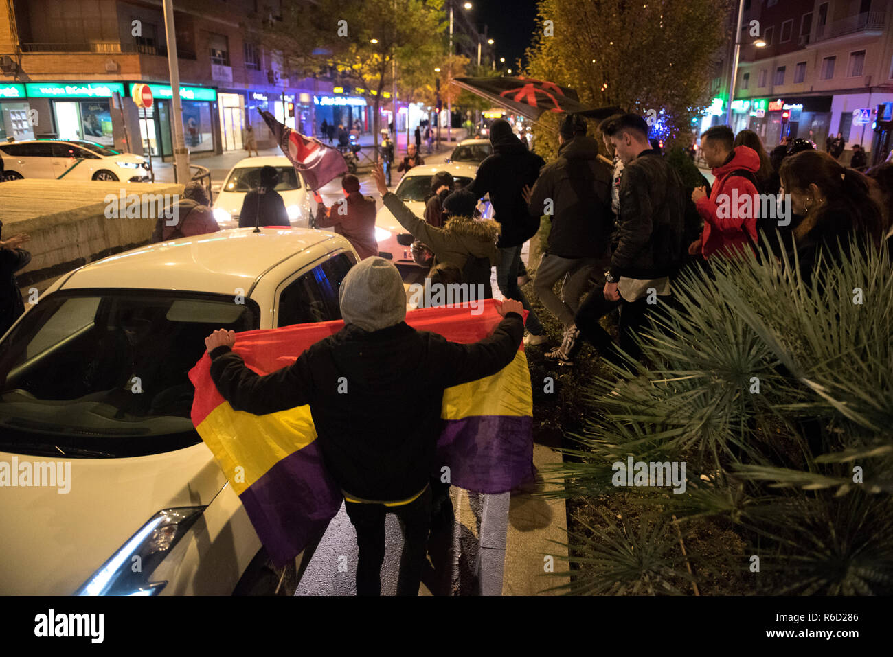 Antifascist protesters with flags of the Spanish Republic and Andalusia cut the traffic in Camino de Ronda. Hundreds of people demonstrated for the second consecutive day through the streets of Granada after the anti-fascist assembly held in the Plaza del Carmen. His protest began yesterday, December 3, after the extreme right got 12 seats in the in the Andalusian Parliament. Stock Photo