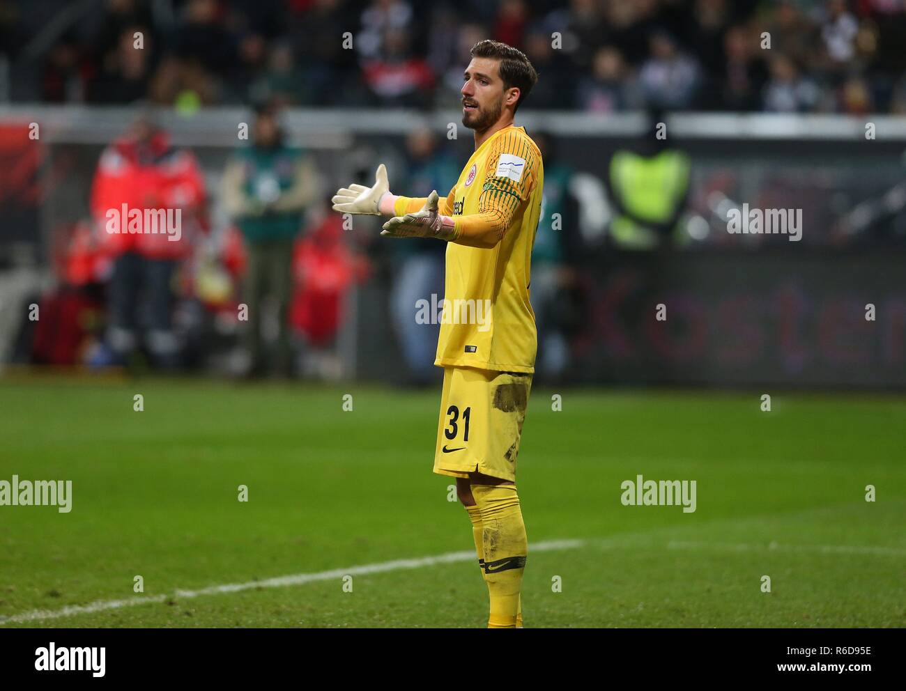 Firo 02 12 2018 Football 1 Bundesliga Season 2018 2019 Eintracht Frankfurt Vfl Wolfsburg 1 2 Goalkeeper Kevin Trapp Frankfurt Gesture Usage Worldwide Stock Photo Alamy