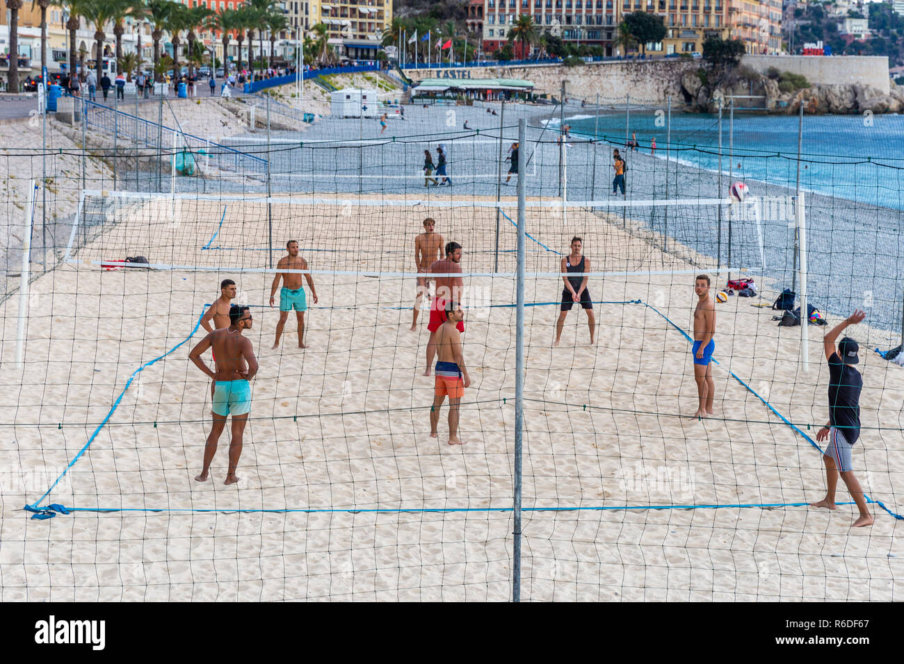 Boys playing volleyball inside hi-res stock photography and images - Alamy