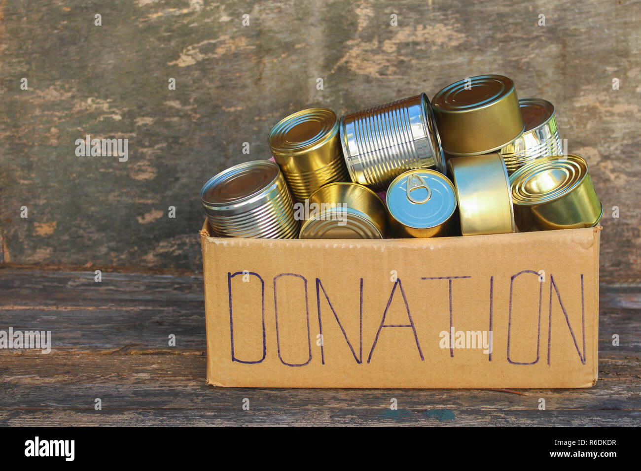 Canned food donation hi-res stock photography and images - Alamy
