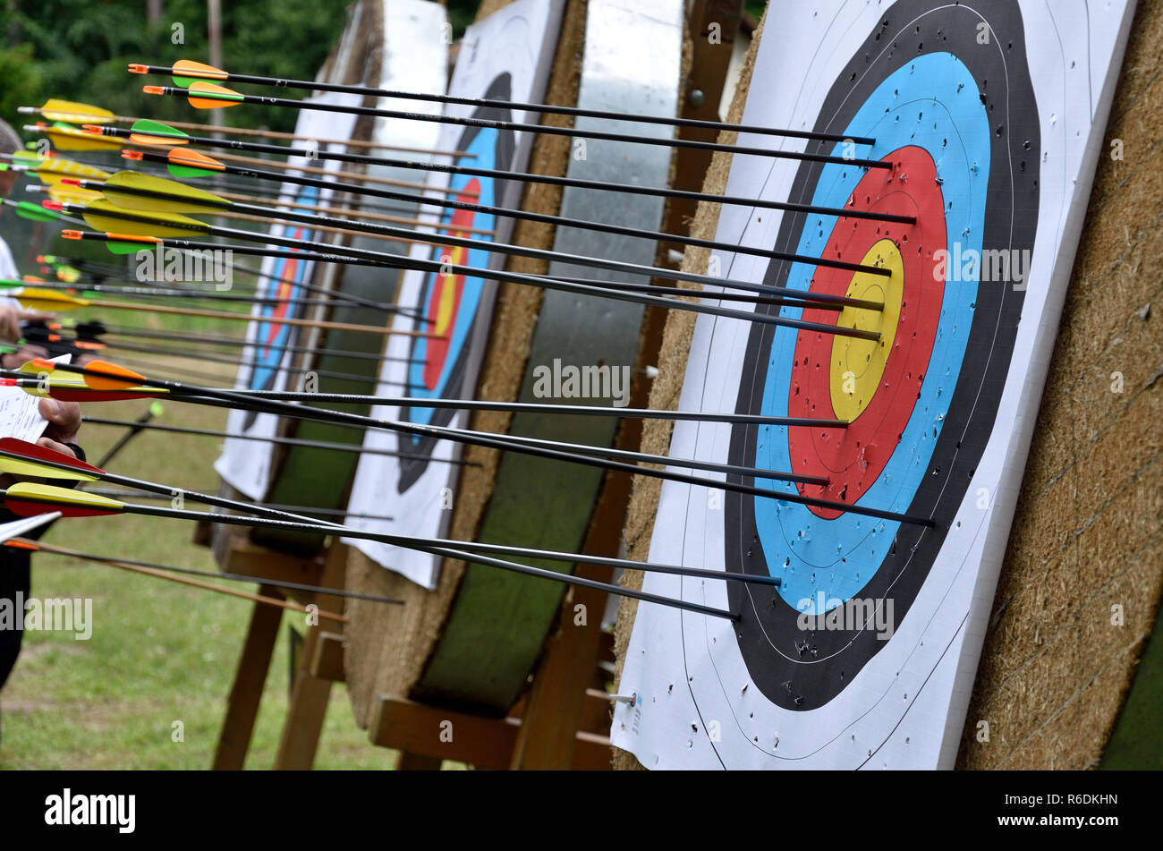 Group archery sport arrow bow hi-res stock photography and images - Alamy