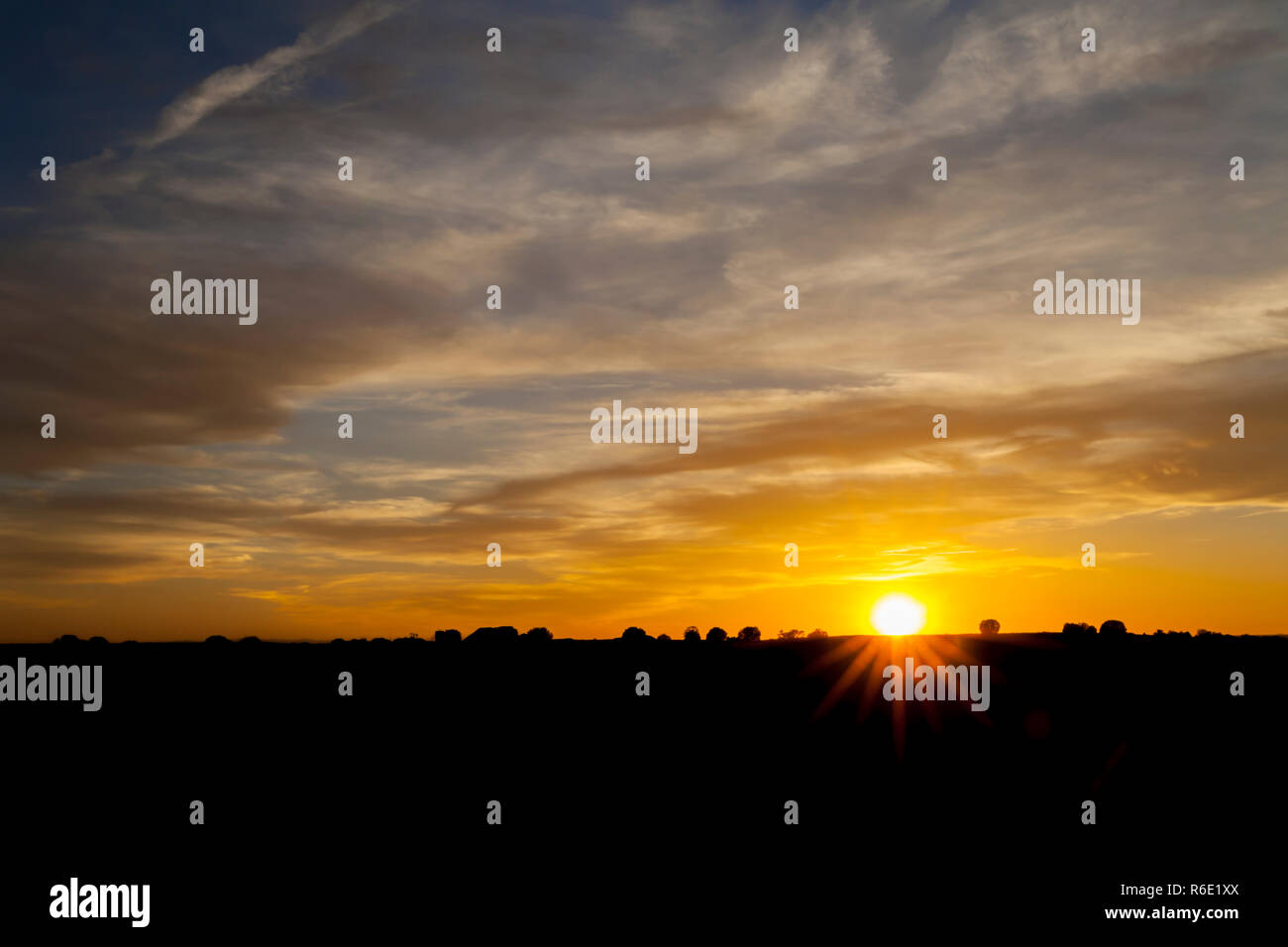 Golden yellow rays hi-res stock photography and images - Alamy