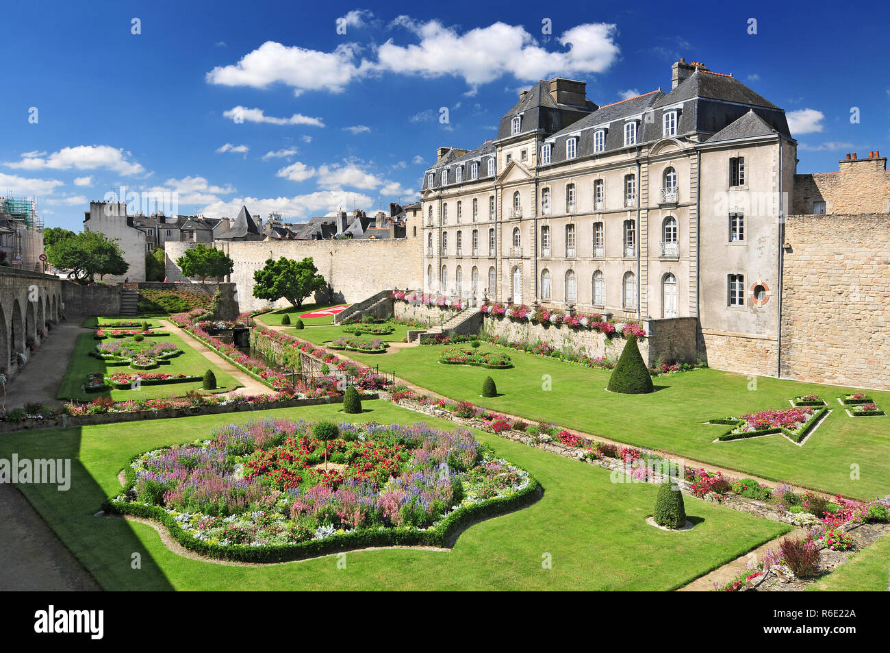 The Château De L'Hermine Is An Old Fort Built In The Castle Vanished City Walls Of Vannes Stock Photo
