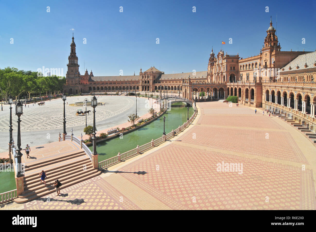 Plaza De Espana (Place D' Espagne), Built Between 1914 And 1928 By The Architect Anibal Gonzalez, Sevilla, Andalucia, Spain Stock Photo