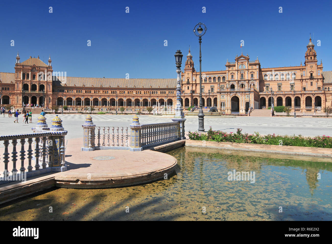 Aimant Frigo « Plaza De España » Séville – Souvenir De Voyage En Andalousie, Design Détail Architectural, Dimensions 53 X 80 Mm (Puissant)