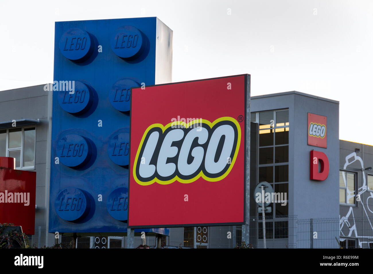 Lego group hi-res stock photography and images - Alamy