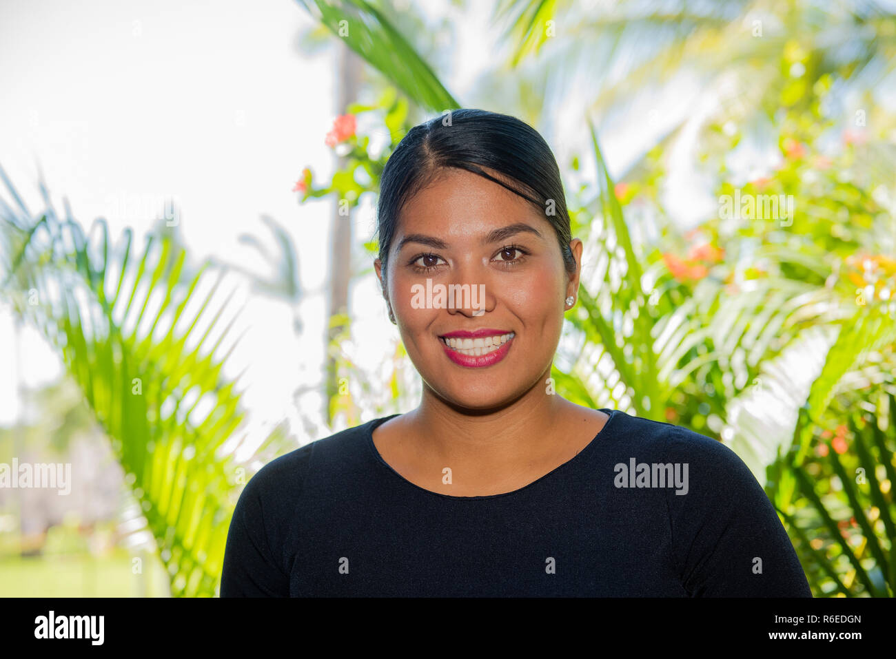 https://c8.alamy.com/comp/R6EDGN/happy-smiling-friendly-beautiful-mexican-woman-working-in-a-resort-hotel-in-punta-de-mita-nayarit-mexico-R6EDGN.jpg