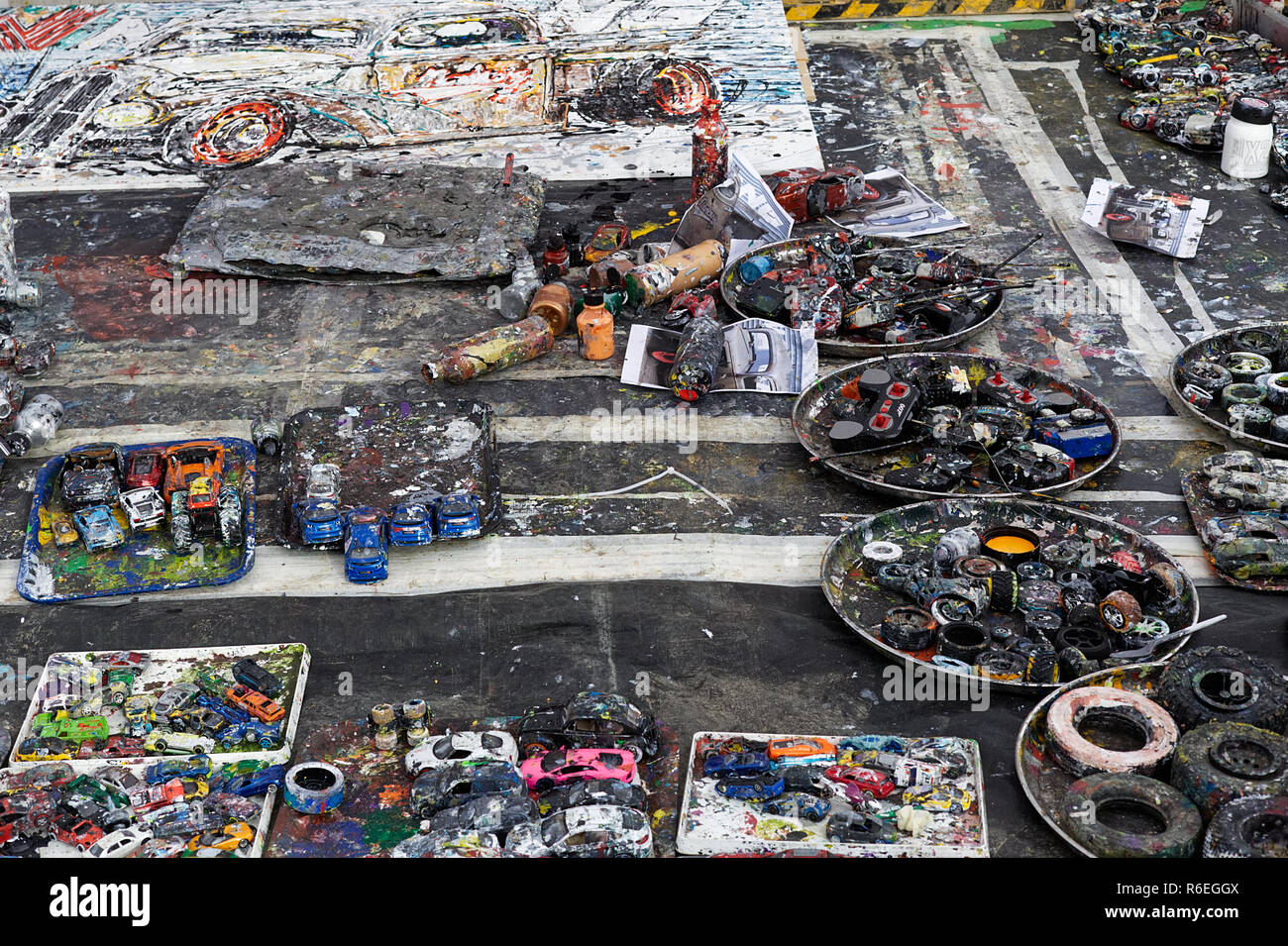 Spray painting toy cars Stock Photo Alamy
