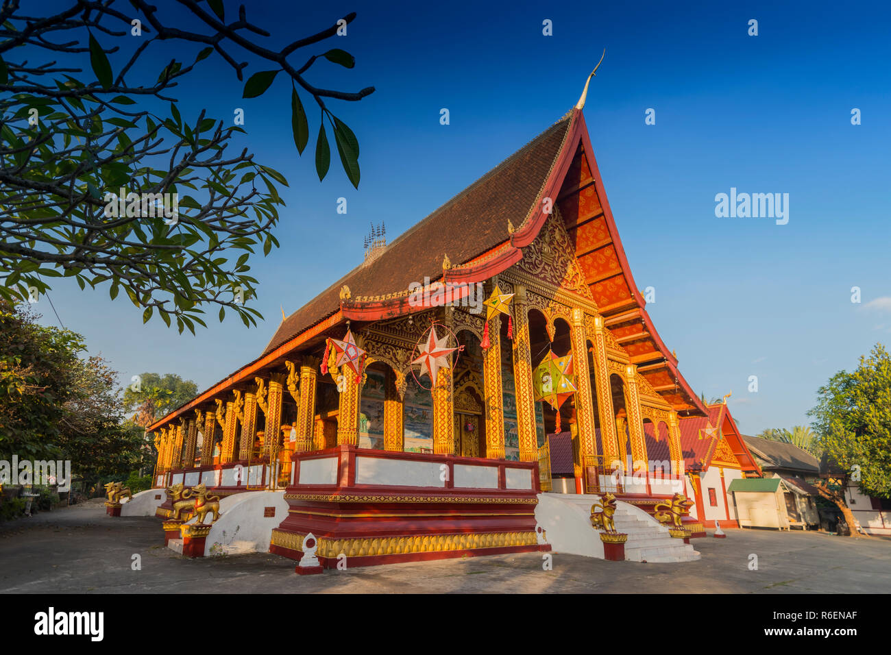 View of wat manorom hi-res stock photography and images - Alamy