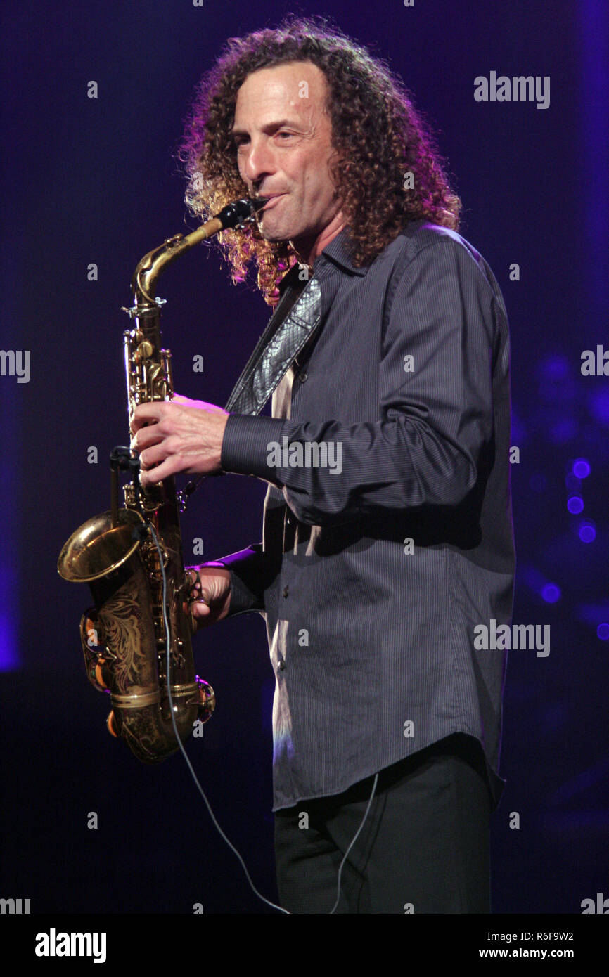 Kenny g saxophone hi-res stock photography and images - Alamy