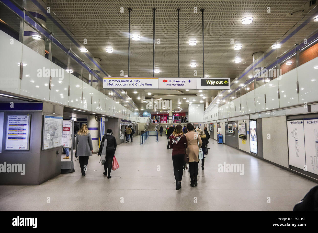 Piccadilly line kings cross station hires stock photography and images Alamy