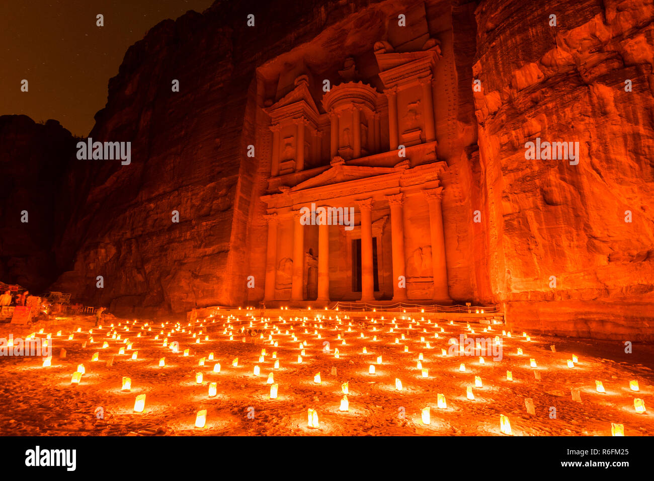 Petra By Night (Candlelit) And The Treasury Monument (Al-Khazneh) In Petra Archaeological Site, Jordan Stock Photo