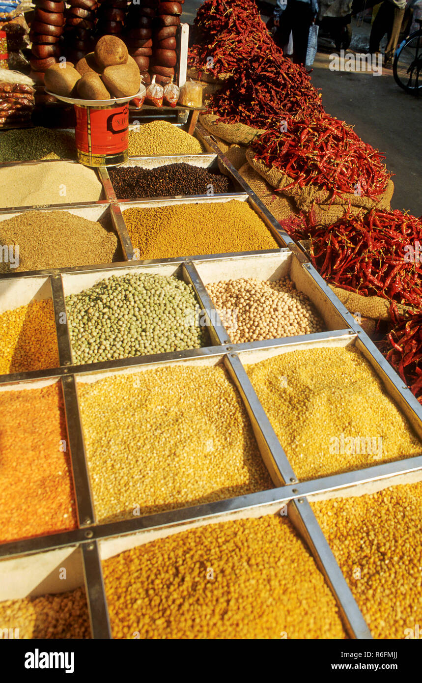 spices and pulses in the wholesale market, india Stock Photo Alamy