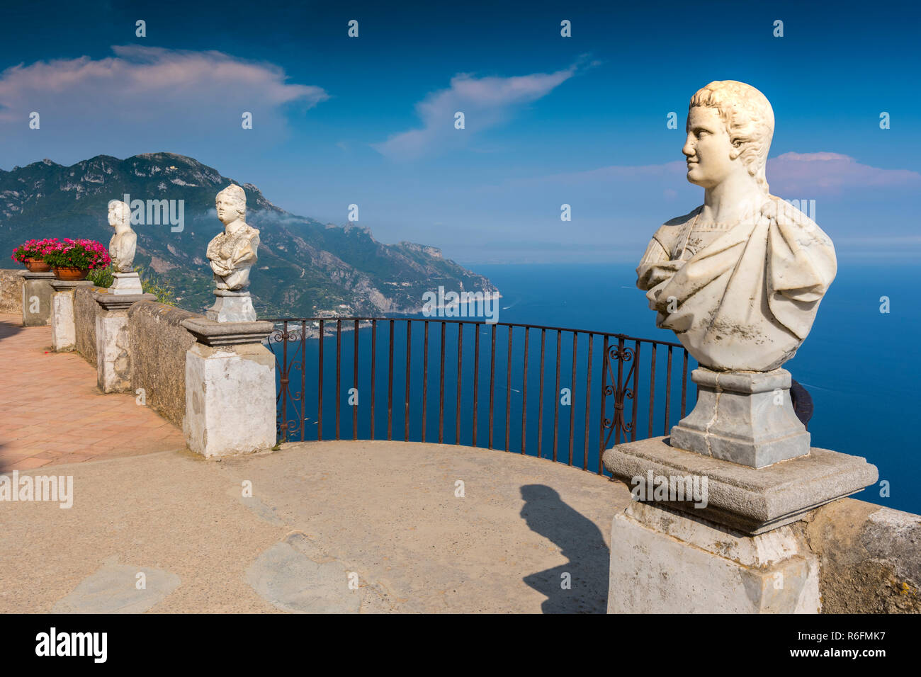 Stone Statues On Sunny Terrace Of Infinity In Villa Cimbrone Above The Sea In Ravello, Amalfi Coast, Italy Stock Photo