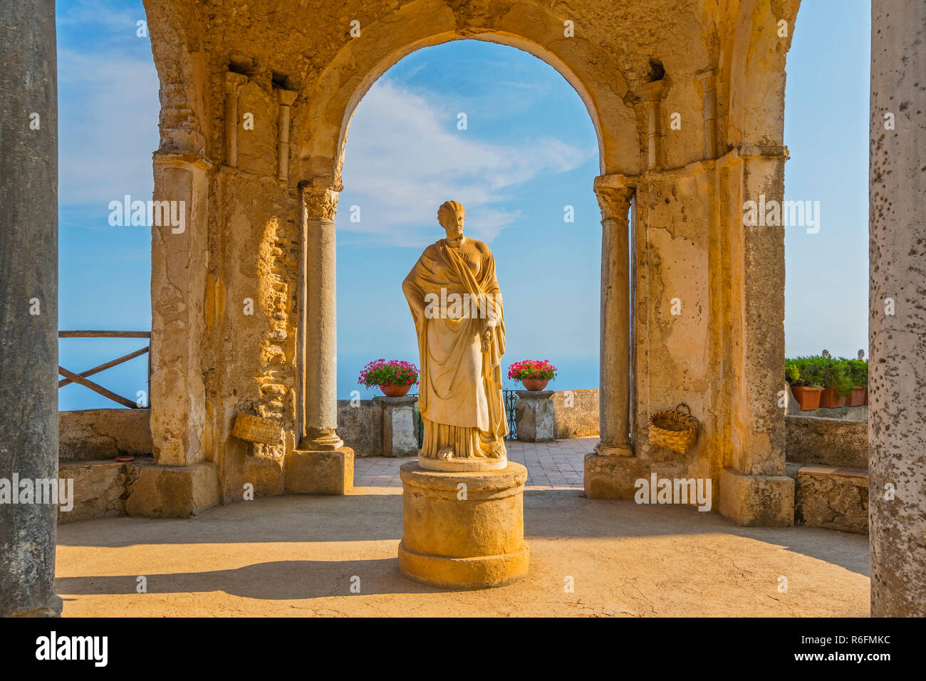 Roman Statue Of Ceres In Villa Cimbrone Gardens On The Amalfi Coast, Ravello, Province Of Salerno, Italy Stock Photo