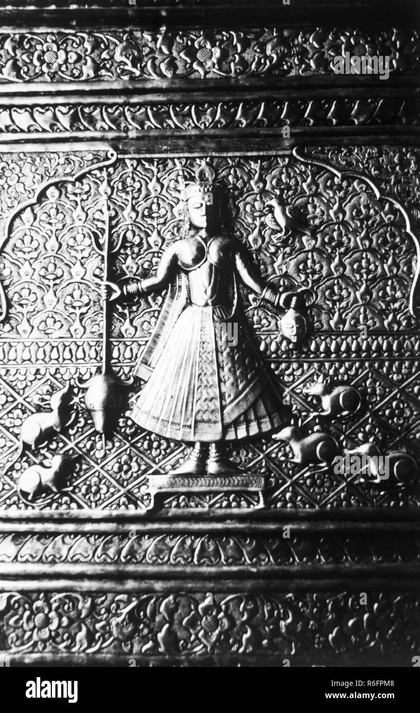 Shree Karni Mataji Temple, Karni Mata Temple, Hindu temple, Karni Mata, Temple of Rats, silver relief, Deshnoke, Rat Temple, Bikaner, Rajasthan, India, old vintage 1900s picture Stock Photo
