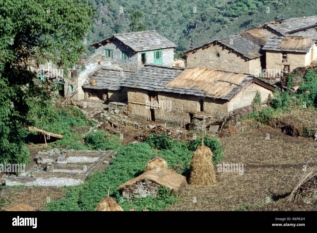 Himalayan village hi-res stock photography and images - Alamy
