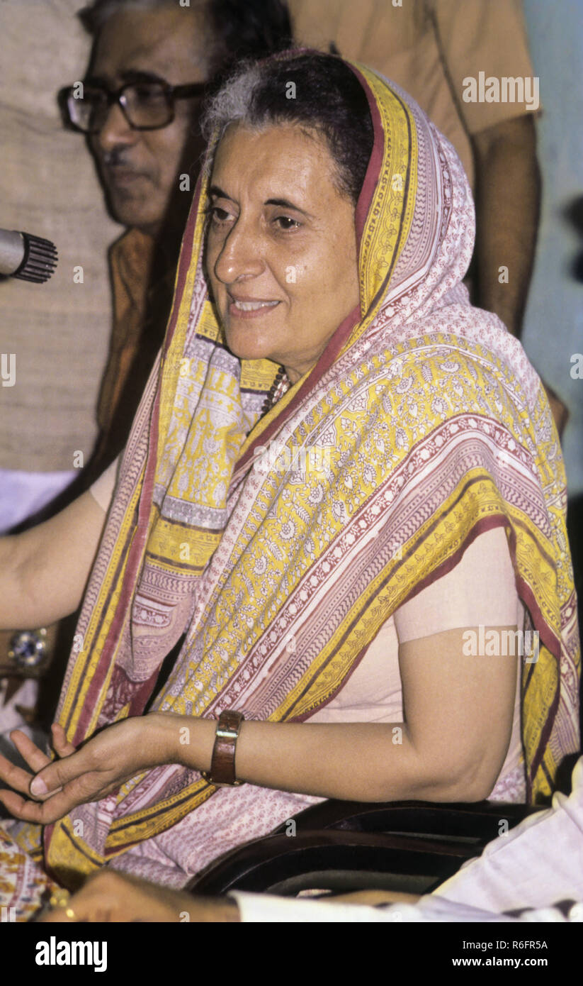 indira gandhi saree style