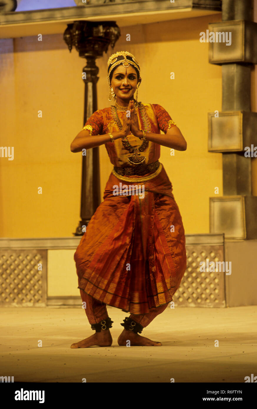 Young bharatnatyam dancer hi-res stock photography and images - Alamy