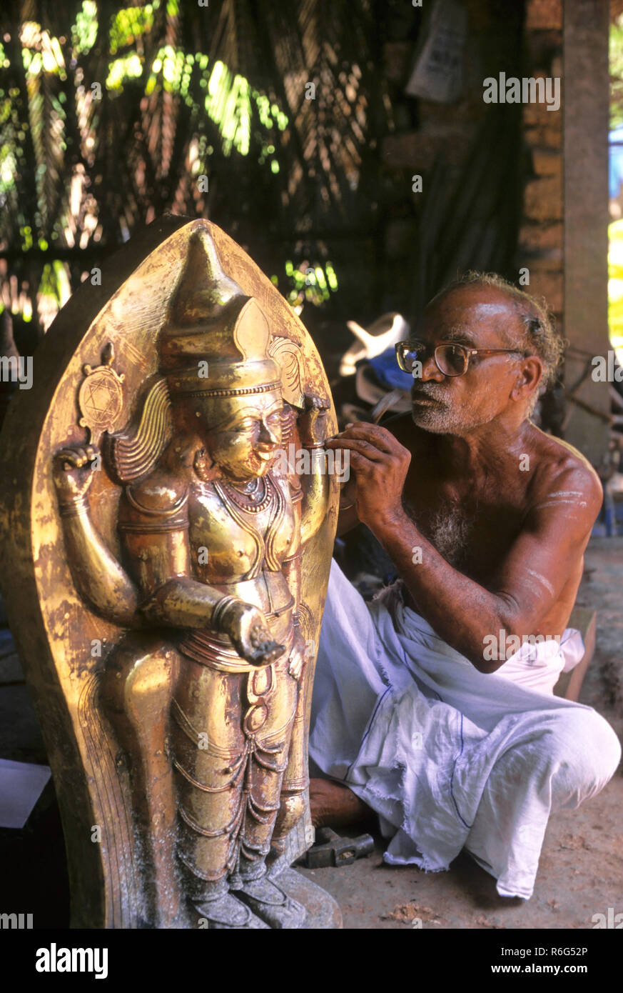 Indian handicraft, sculptor carving bronze statue, tanjore, Thanjavur