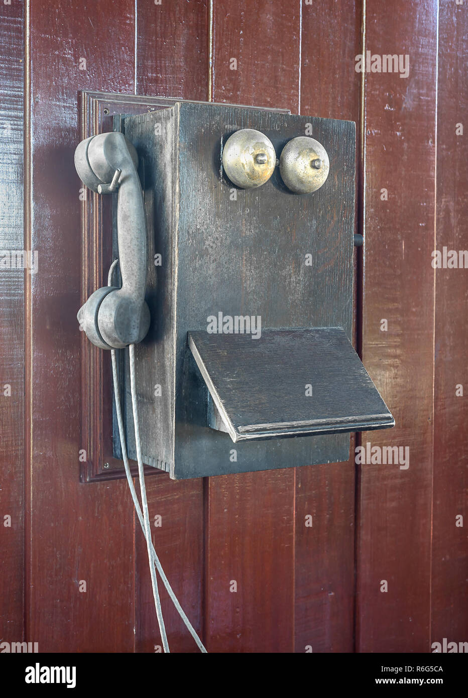 Antique wooden wall phone hires stock photography and images Alamy