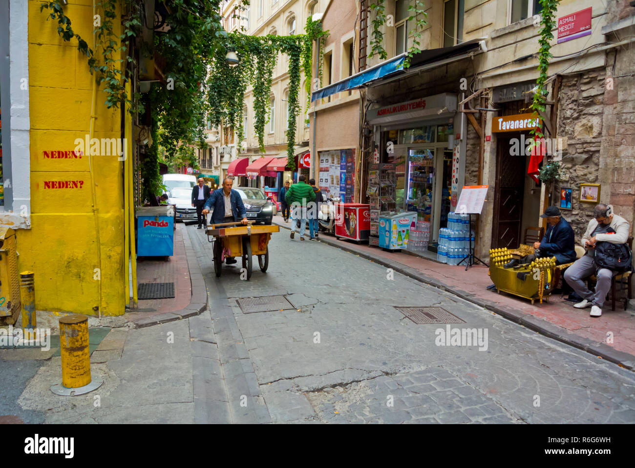 Asmali Mescit Caddesi, Beyoglu, Istanbul, Turkey, Eurasia Stock Photo