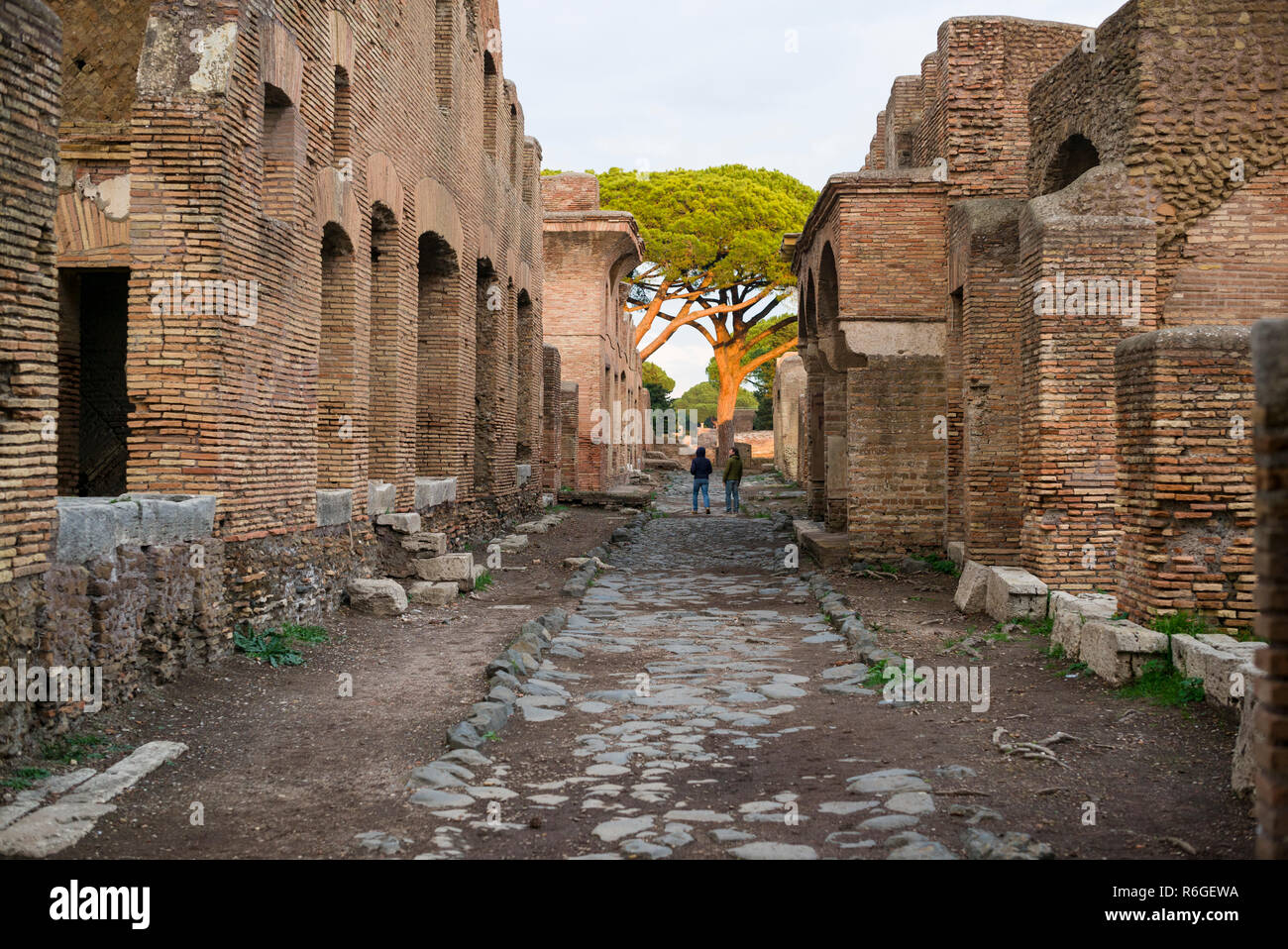 Rome. Italy. Ostia Antica. Via di Diana, with the Caseggiato di Diana (House of Diana, left) and the Caseggiato del Termopolio (right)  Regio I - Insu Stock Photo
