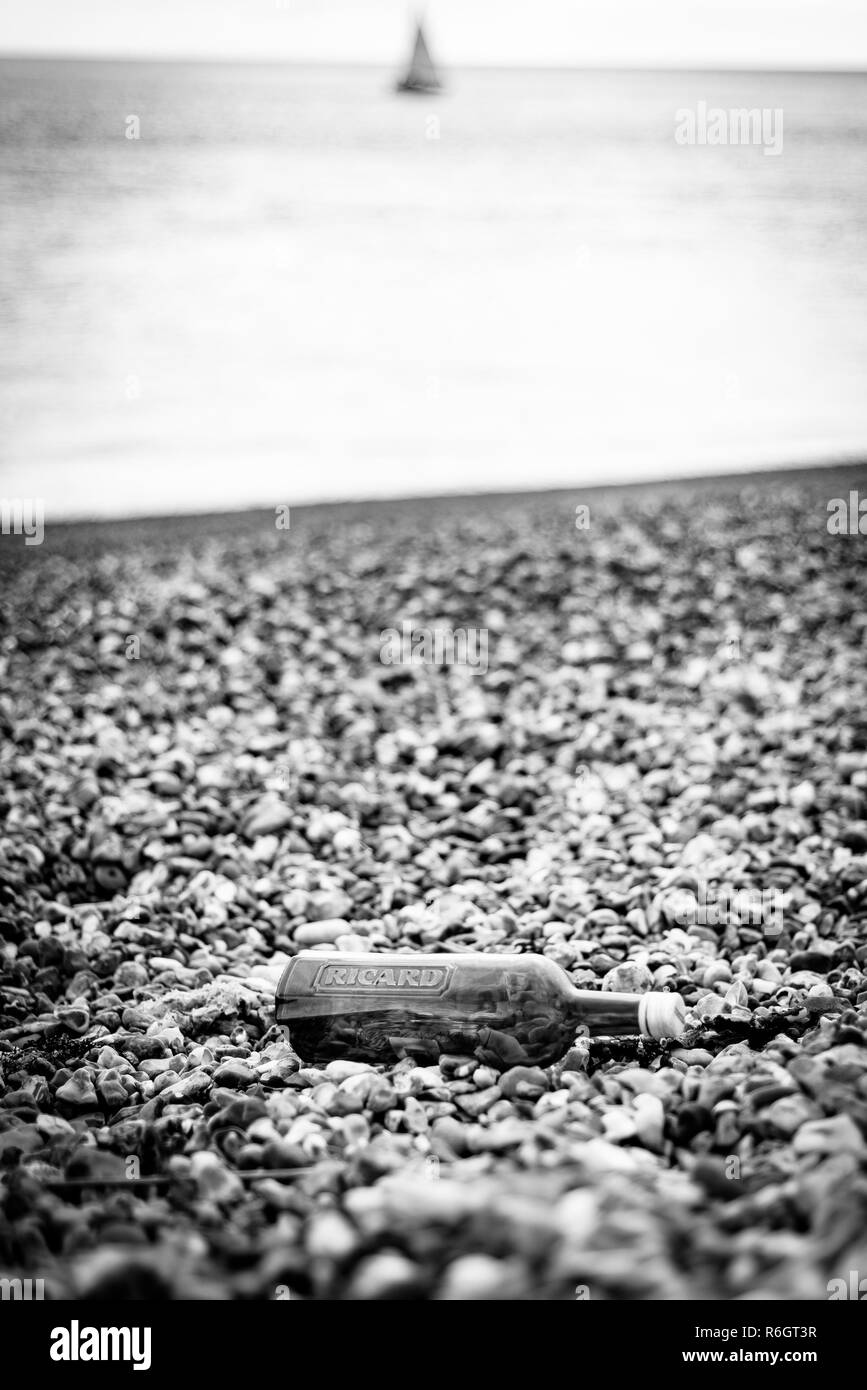 Plastic pollution ocean beach Black and White Stock Photos & Images - Alamy