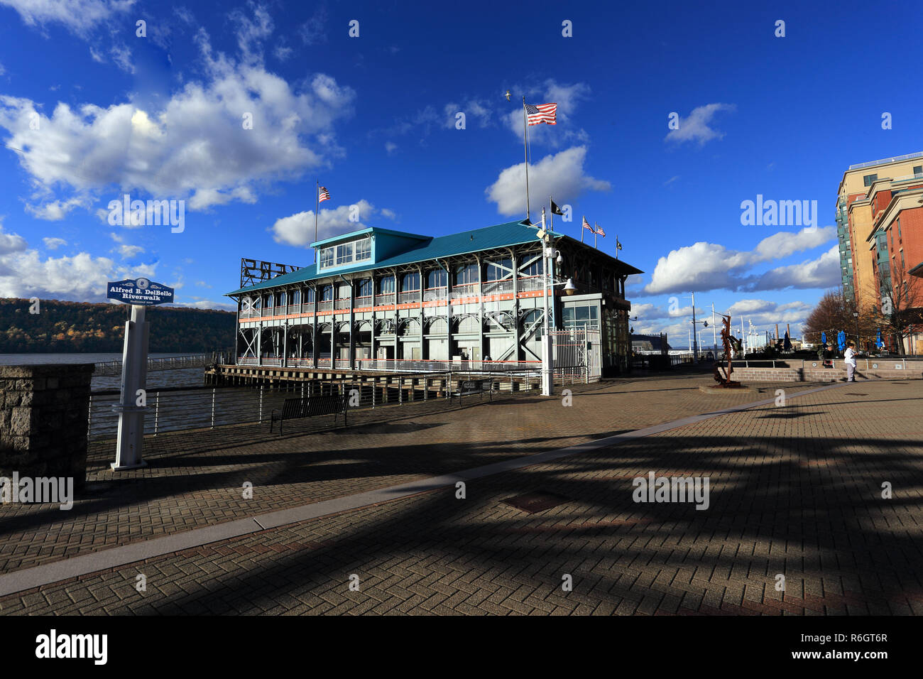 Hudson River waterfront Yonkers New York Stock Photo Alamy