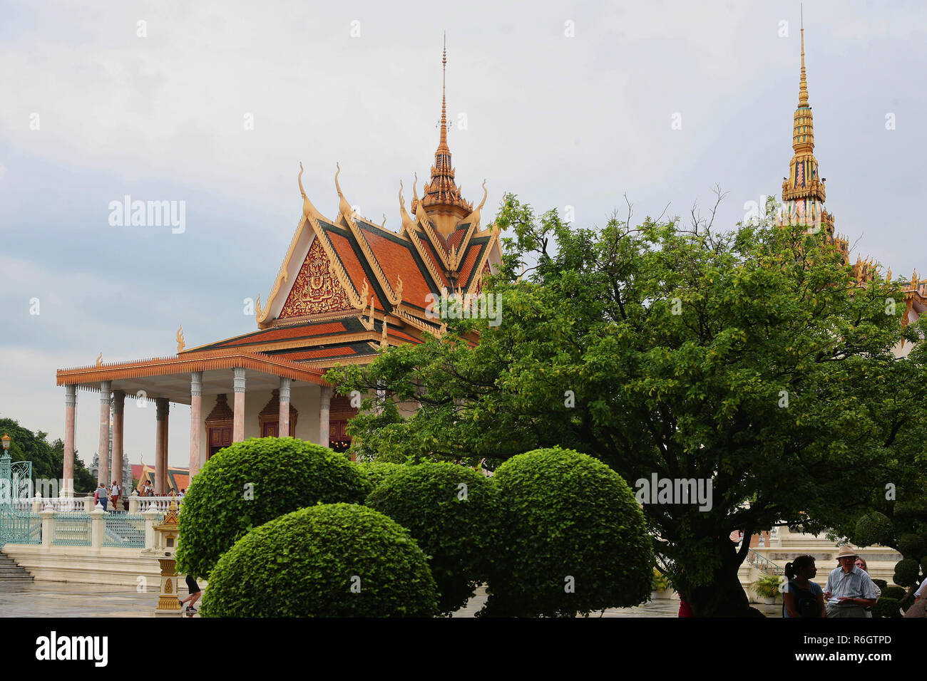 Wat preah keo morakot hi-res stock photography and images - Alamy