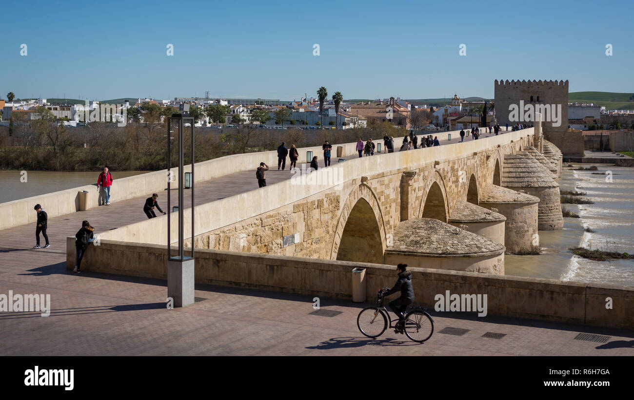 Puente Romano de Córdoba, donde se rodaron algunas escenas de la serie Juego de Tronos Stock Photo