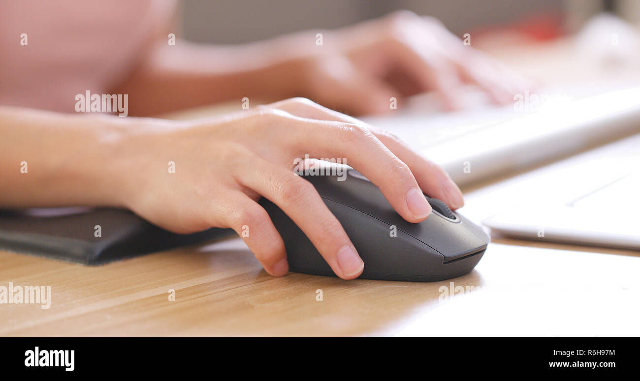 Hand using a computer mouse Stock Photo - Alamy