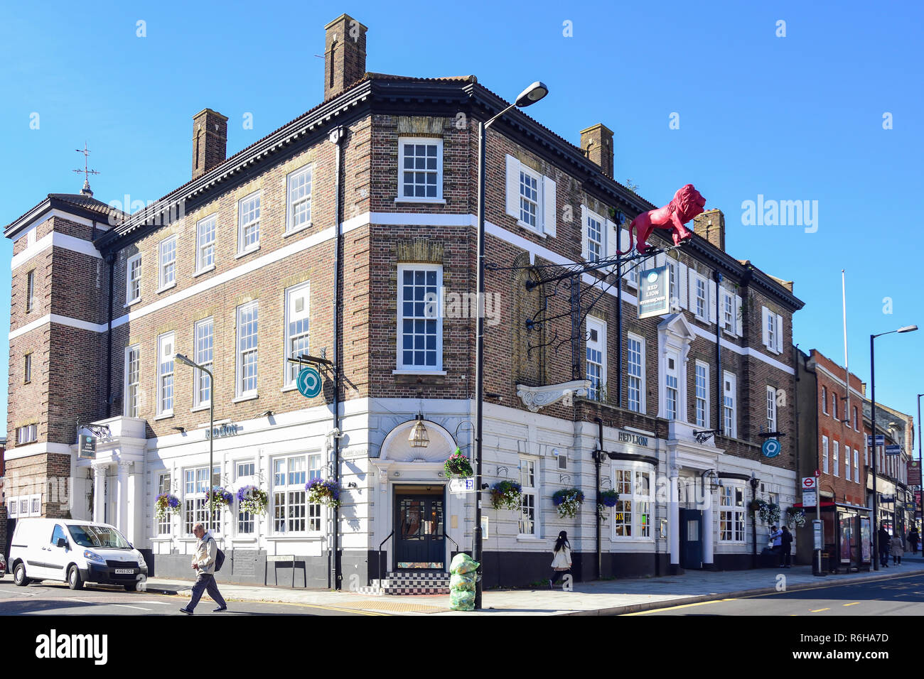 Red Lion Stonehouse Pizza and Carvery, High Street, Barnet, London Borough of Barnet, Greater London, England, United Kingdom Stock Photo