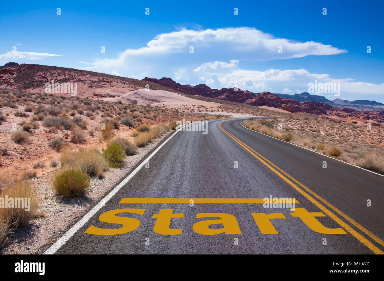 Start point on empty road in the desert Stock Photo