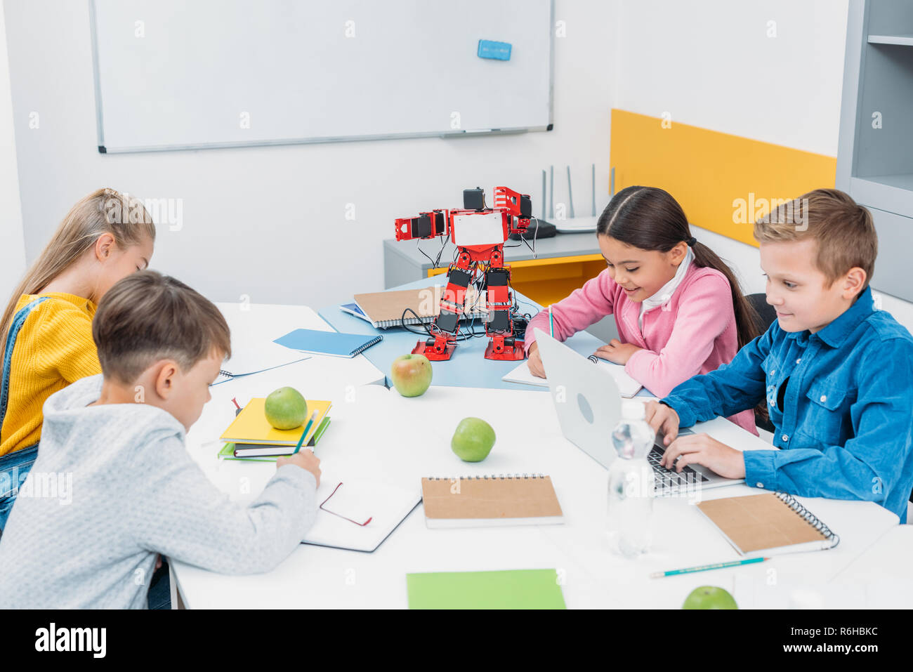 Children work on robotics hi-res stock photography and images - Alamy