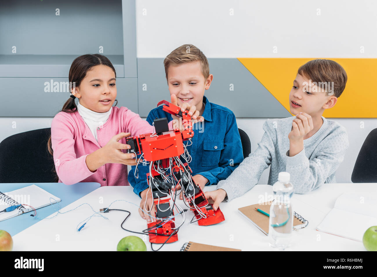 Урок нового поколения. Робототехника для детей. Дети будущего. Интересное обучение детей. Профессии будущего для детей.