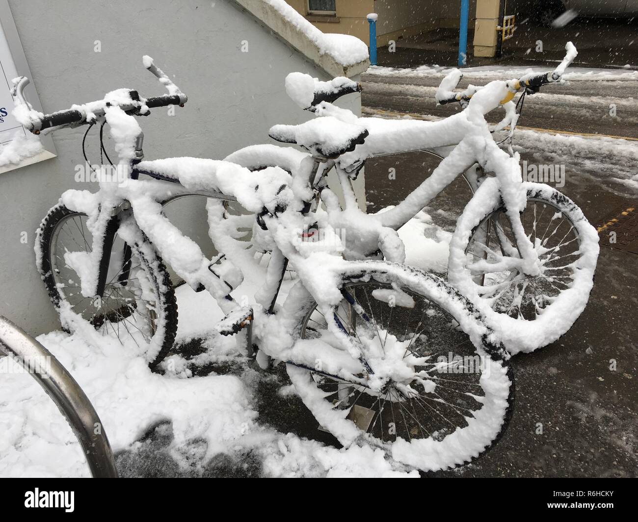 Covered cycles hires stock photography and images Alamy