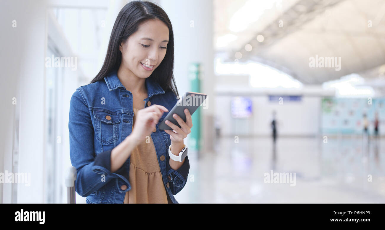 Woman using mobile phone in Hong Kong airport Stock Photo - Alamy
