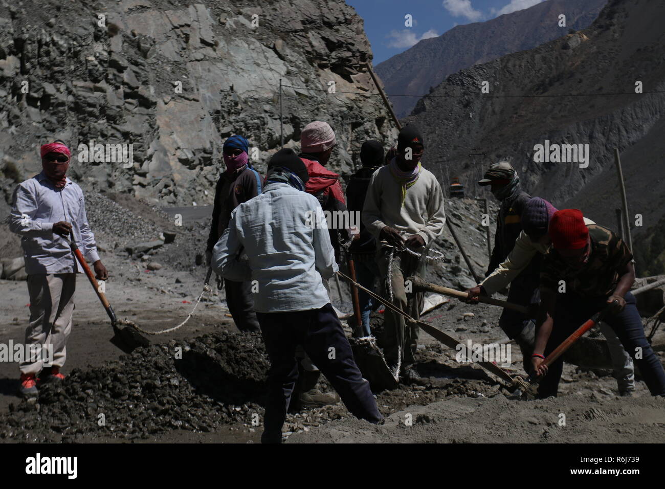 Indian construction workers hi-res stock photography and images - Alamy