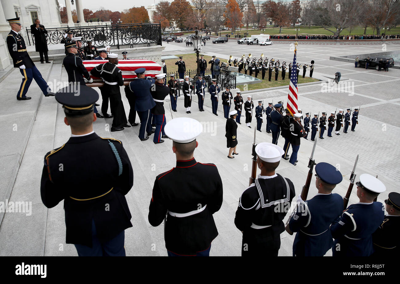 The flag-draped casket of former President George H.W. Bush is carried by a joint services military honor guard from the U.S. Capitol, Wednesday, Dec. 5, 2018, in Washington.  Credit: Win McNamee / Pool via CNP | usage worldwide Stock Photo