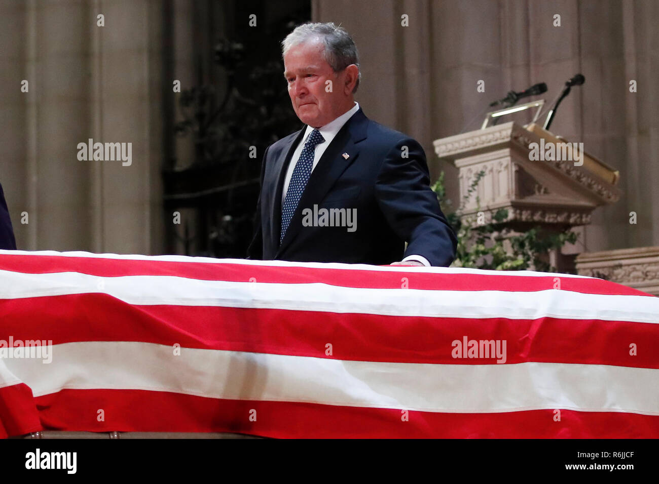 Washington. 5th Dec, 2018. Former President George W. Bush touches the casket of his father, former President George H.W. Bush, at the State Funeral at the National Cathedral, Wednesday, Dec. 5, 2018, in Washington. Credit: Alex Brandon/Pool via CNP | usage worldwide Credit: dpa/Alamy Live News Stock Photo