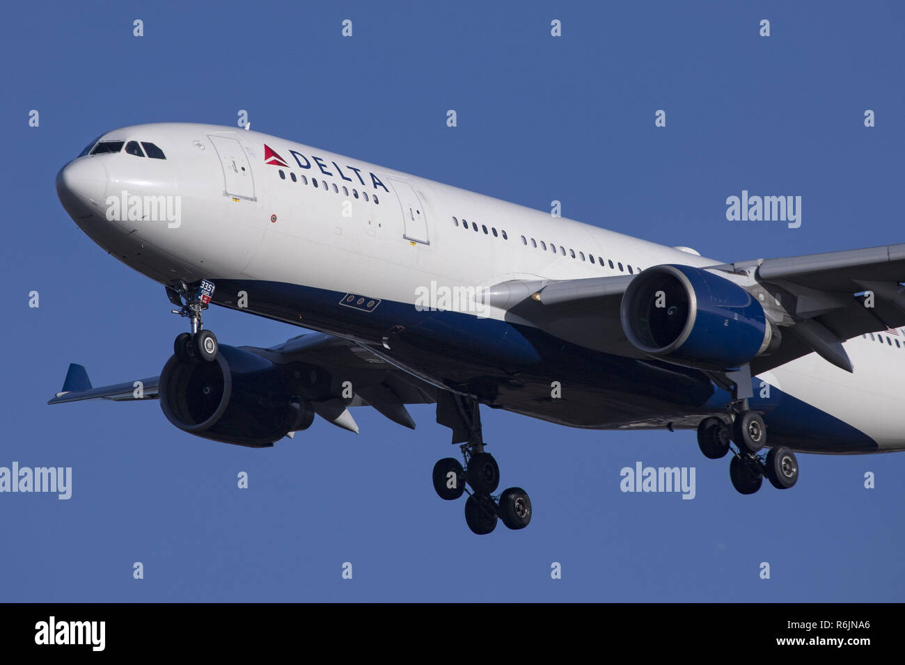 United Kingdom. 30th Nov, 2018. Delta Airlines Airbus A330-200 airplane with registration N851NW is seen landing at the London Heathrow Airport, UK on a sunny day. DAL or Delta Airlines connects London LHR EGLL airport to Atlanta, Boston, Detroit, Minneapolis St. Paul, New York JFK and seasonal to Portland OR and Salt Lake City. The airplane previously flew for Northwest Airlines. Credit: Nicolas Economou/SOPA Images/ZUMA Wire/Alamy Live News Stock Photo