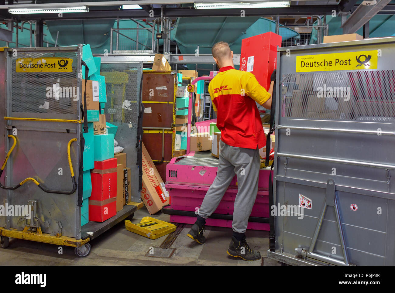 Dhl employee hi-res stock photography and images - Page 3 - Alamy