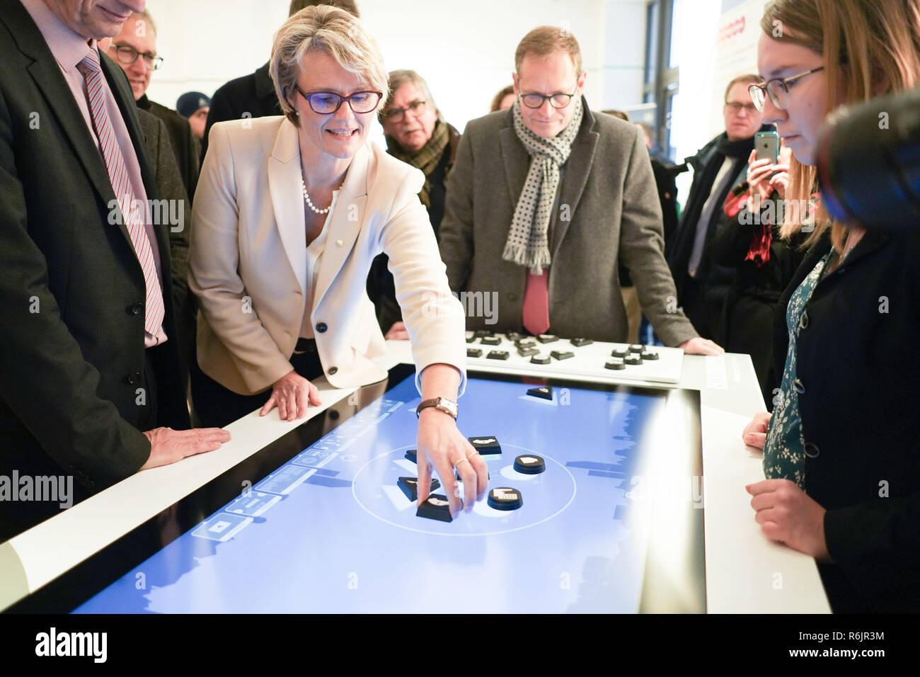 06 December 2018, Berlin: Anja Karliczek, Federal Minister of Education and Research, and Michael Müller (both SPD), Berlin's Governing Mayor, visit the EUREF Campus and stand at a 'Micro-Smart-Grid Demonstrator'. Projects from research and technology transfer in the fields of sustainable energy solutions and innovative mobility will be presented. Photo: Jörg Carstensen/dpa Stock Photo